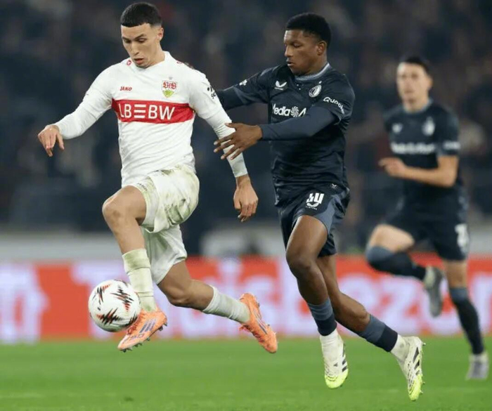 世界杯下载安装到手机-拜仁接触费耶诺德后卫，曼城高价竞争利夫拉门托|德国|瓜迪奥拉|史蒂文-里德|纽卡斯尔联|拜仁慕尼黑_新浪体育_新浪新闻